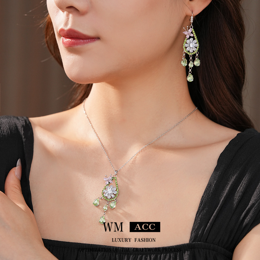 Flores de mariposa de zircón gota de agua set de fresa de verano pequeño fresco dulce joyería versátil nicho lujo ligero sentido de alta calidad