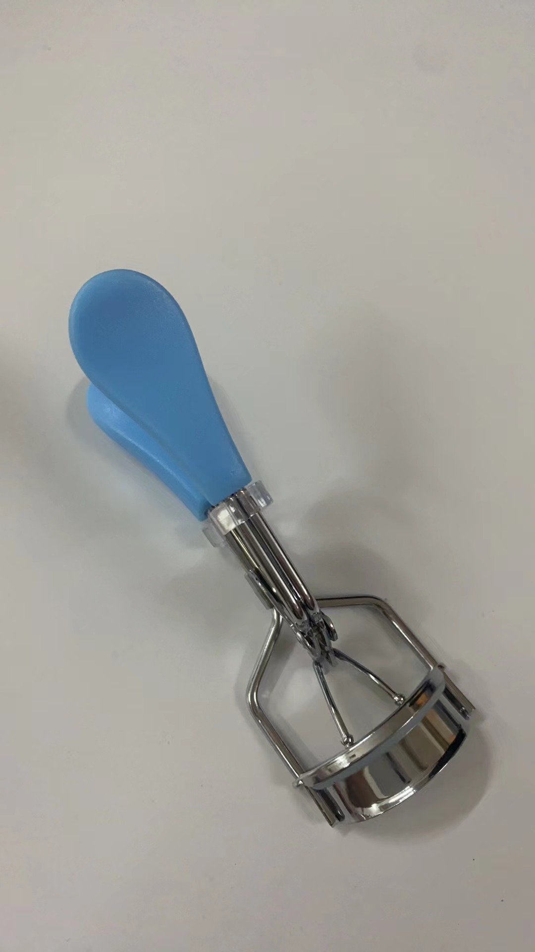 Rizador de pestañas de gran angular muestra gratis rizador de pestañas parcial herramienta de belleza rizador de pestañas portátil rizador de pestañas de belleza al por mayor