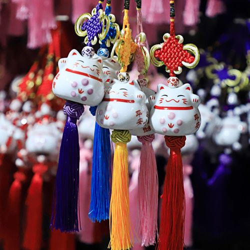 2pcs Auto car hanging Ceramic lucky cat hang god of luck wealth inside the car car rearview mirror ceramic plutus cat pendant individuality creative jewelry 