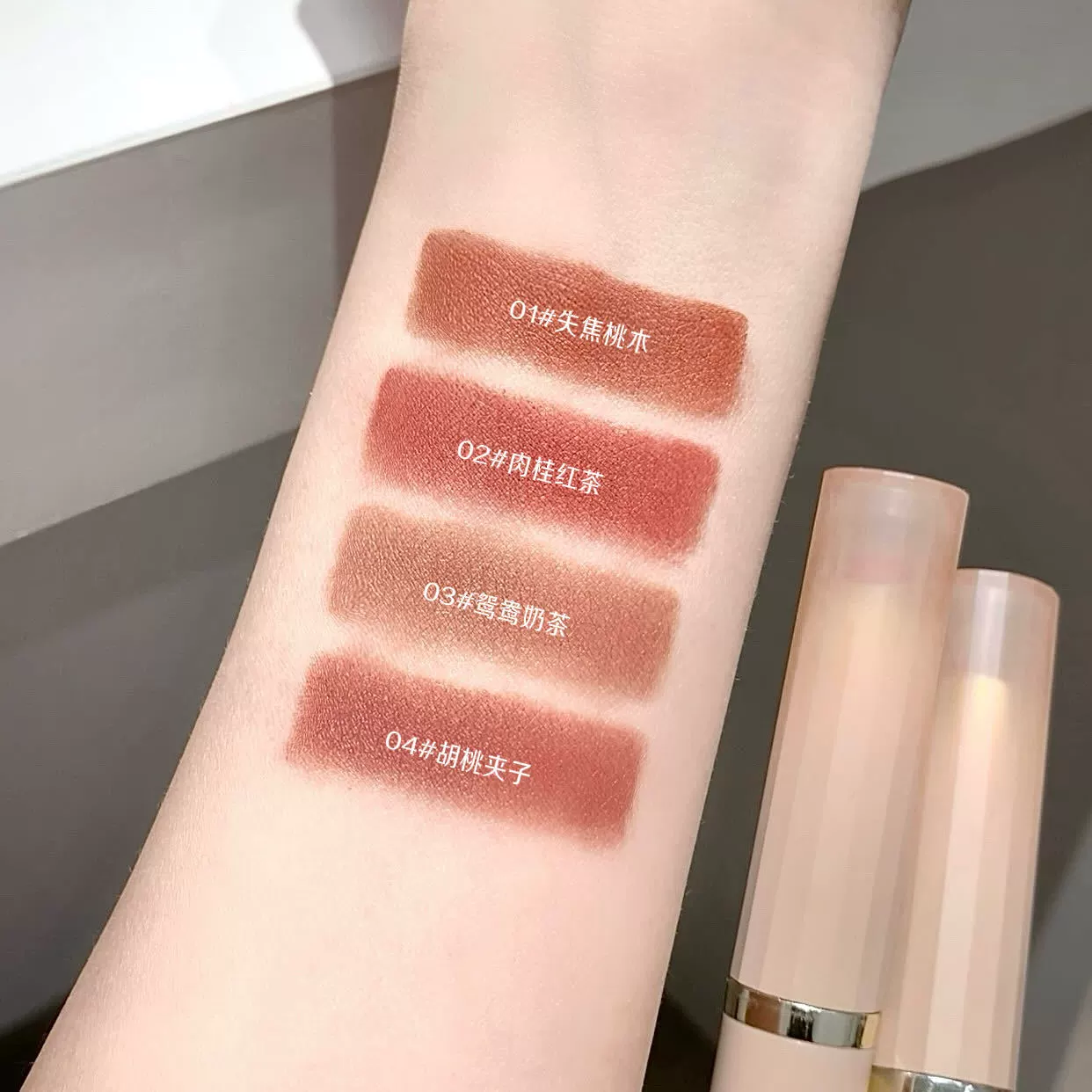 Помада Kakashow nude pink mist, шелковисто-матовая soft-mist текстура, натуральный осенне-зимний оттенок, 2 г