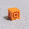 [亚克力：橙色花]