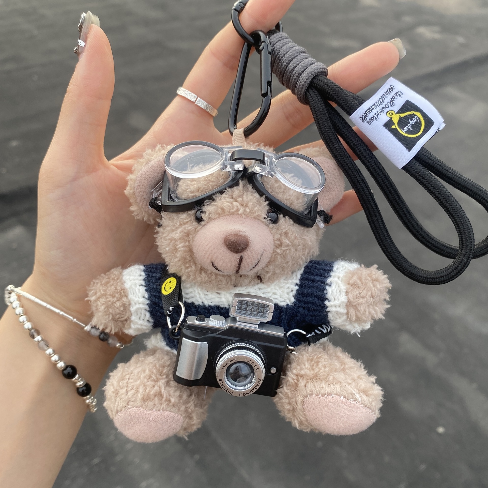 Actualización de la cuerda de doble hebilla + oso pardo + ropa blanca y azul + cámara + gafas de baño