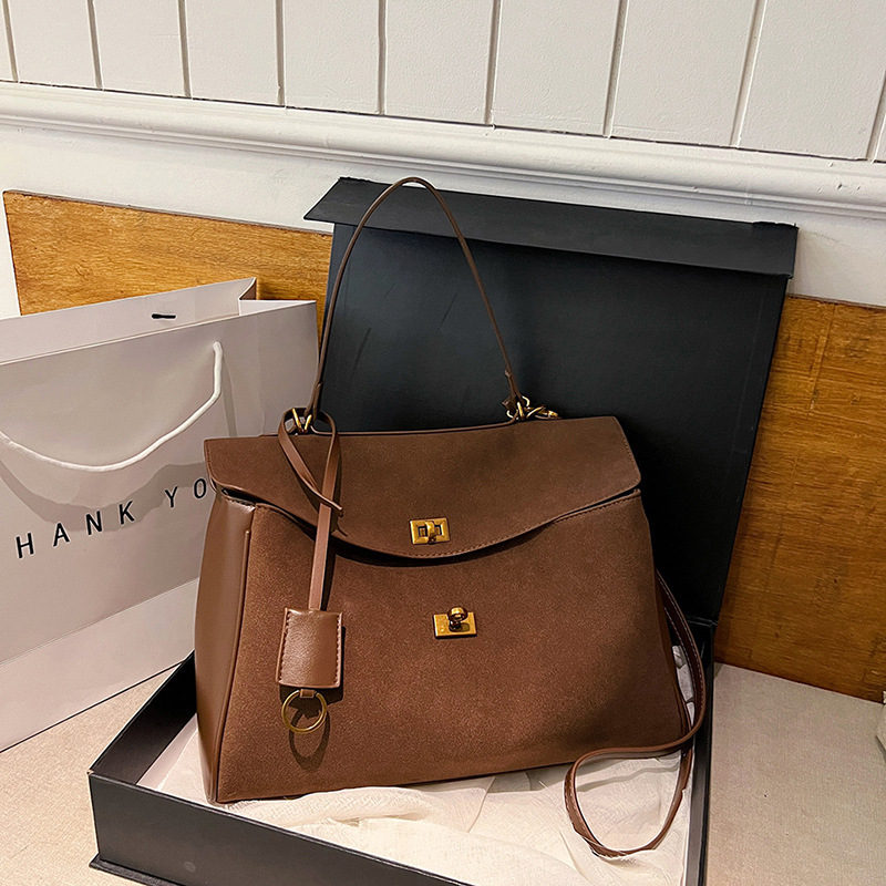 Handheld Tote Bag, Niche Lazy Style, 2026 New Suede Bag for Women, Large Capacity, Lock Closure, Foreign Trade Shoulder Bag