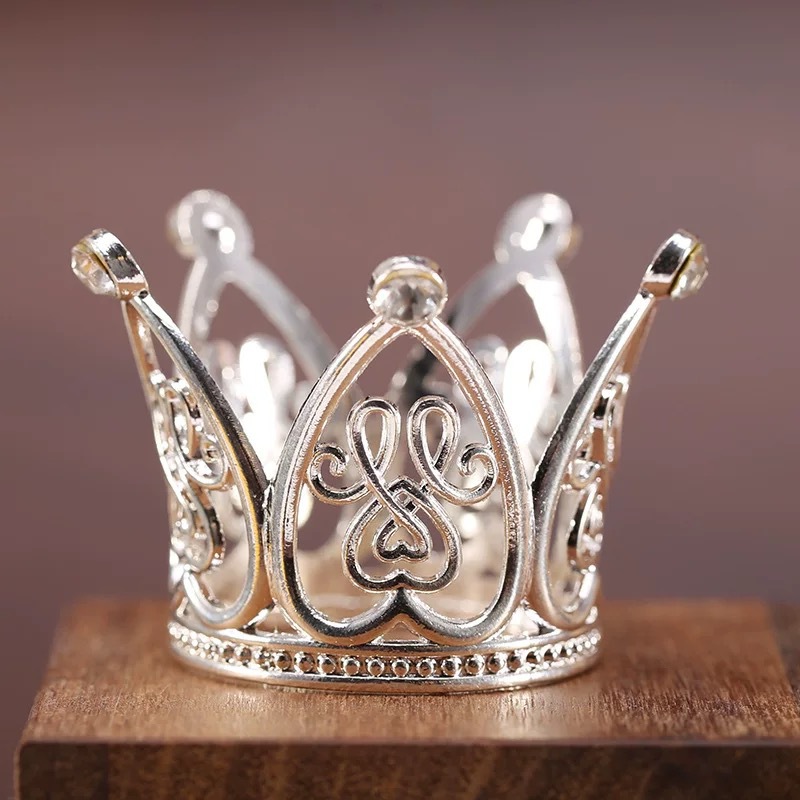 Ventas calientes de corona de cumpleaños de la reina torta decoración horneado adornos de perlas redondas flores de novia corona al por mayor