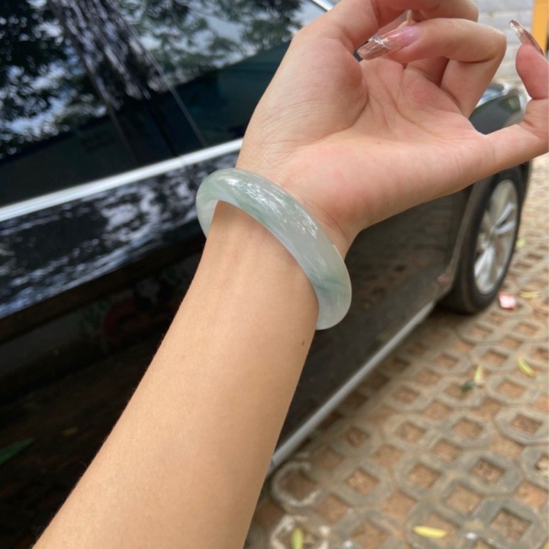 Vòng tay ngọc bích Miến Điện băng 5A hoa nổi xanh nhạt – có giấy chứng nhận chi tiết 5