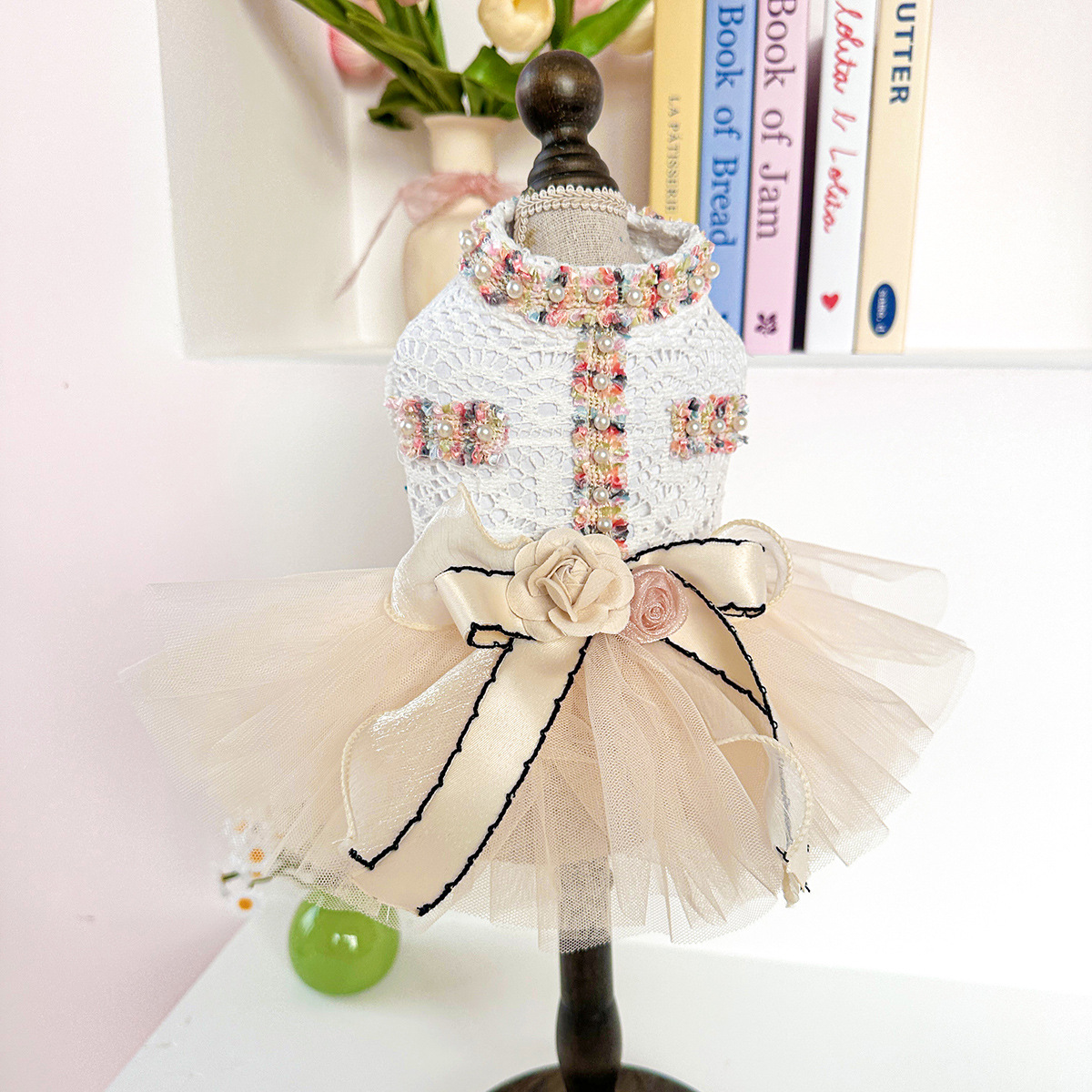 입체적인 꽃무늬 스커트