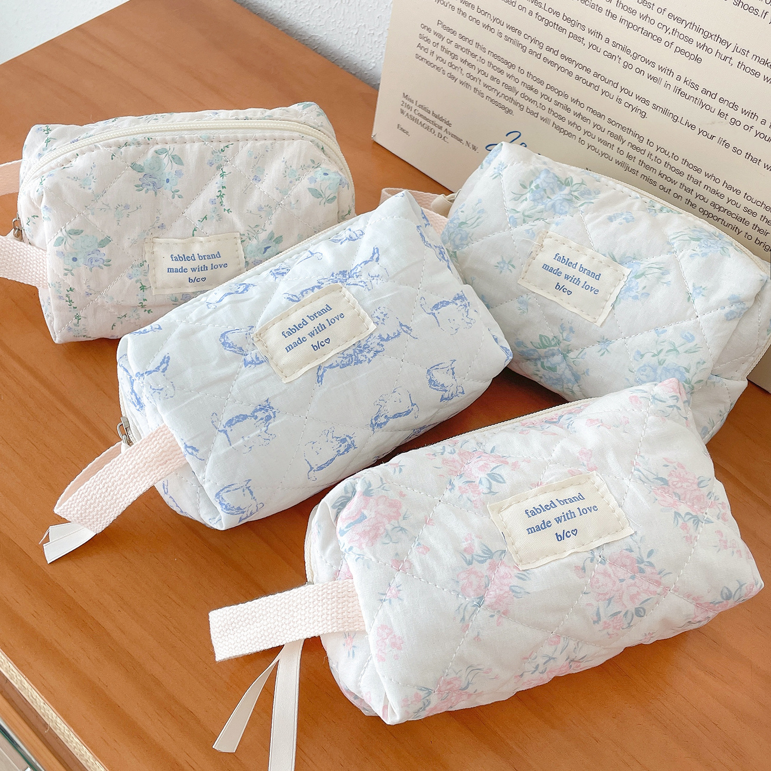 Bolsa de cosméticos de mano floral marino Bolsa de almacenamiento de gatito de corazón de niña linda coreana Bolsa de muñeca de algodón acolchado