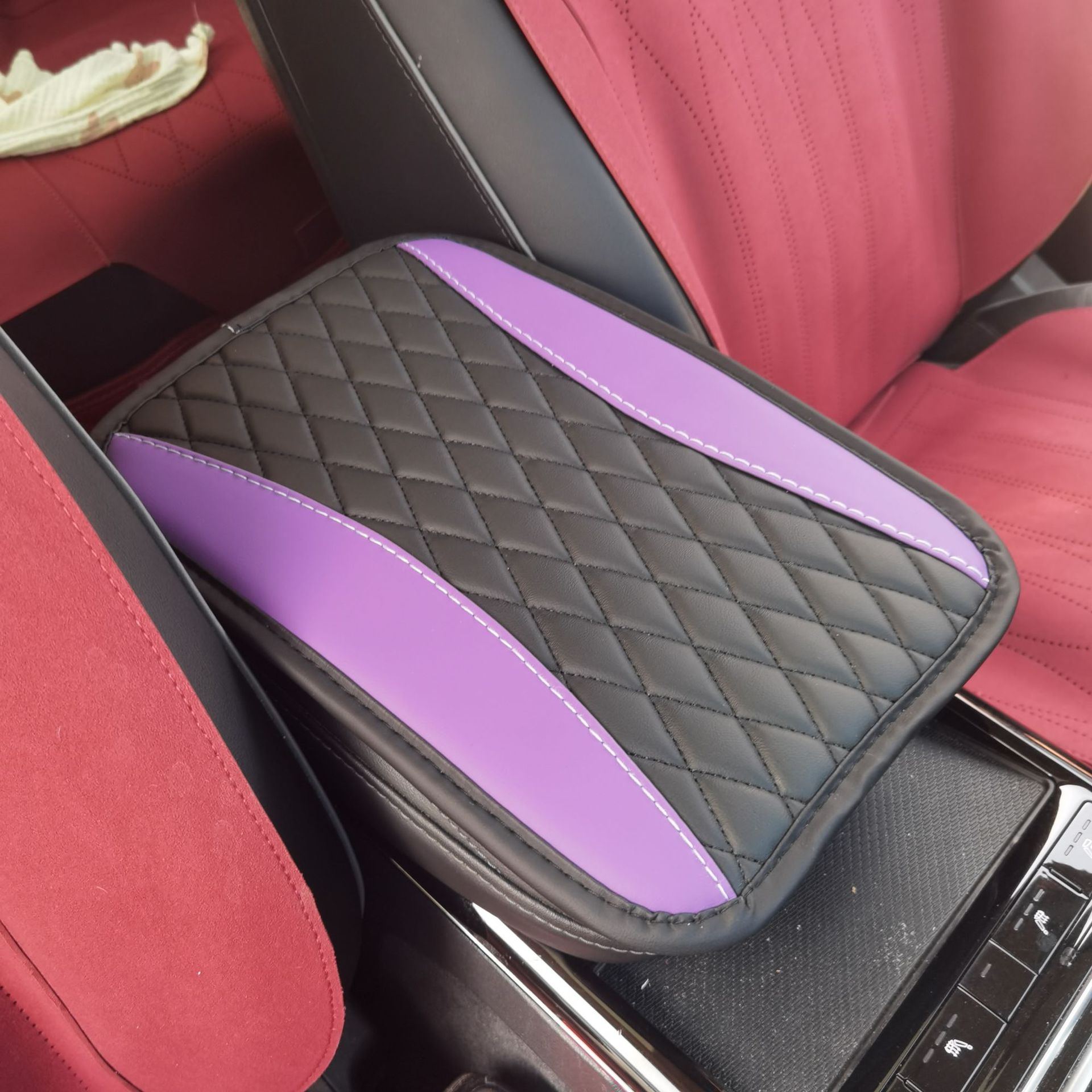 Wholesale car armrest case cushion PU leather embroidered three-dimensional cross-border explosion non-slip central armrest case cushion