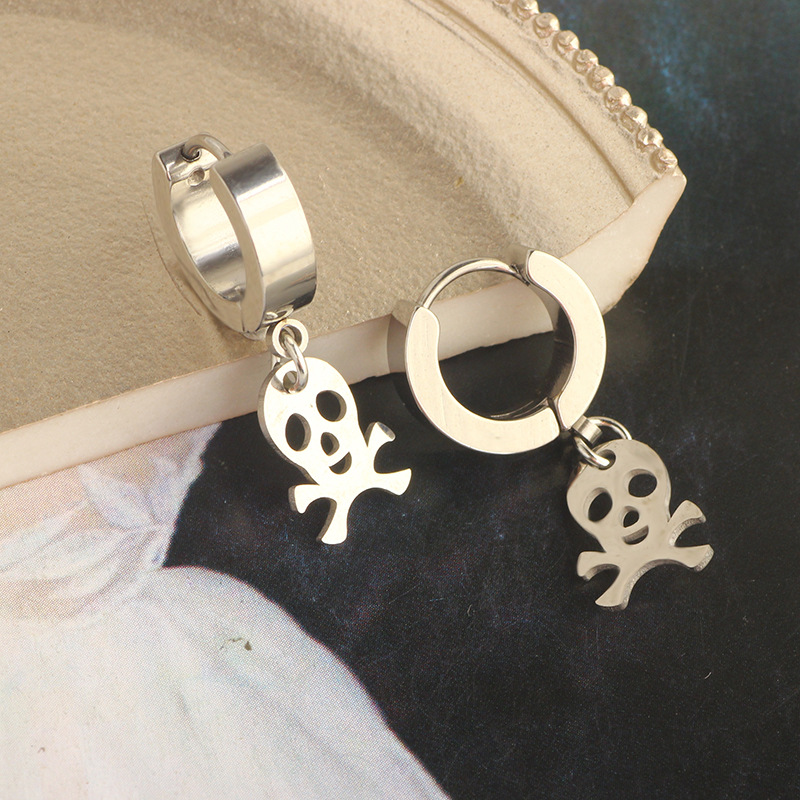 Labret piercing jewelry detail image