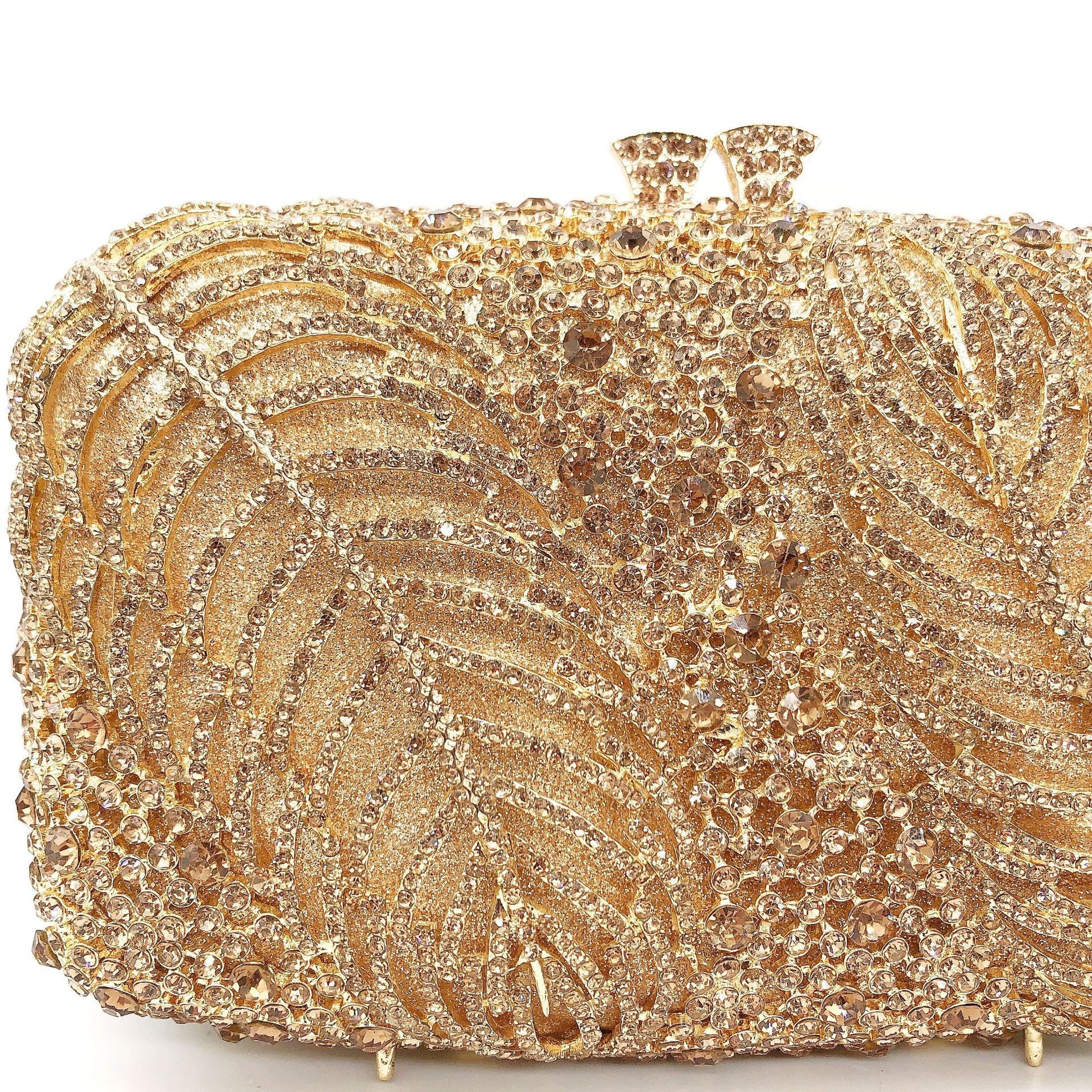 Seleccione estrictamente bolsas de cena de diamantes brillantes de lujo, bolsas de diamantes de mano europeas y americanas, bolsas de metal hueco de moda