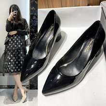 女單鞋尖頭鞋細跟漆皮淺口春季新款韓版黑色日常大碼低跟工作潮鞋