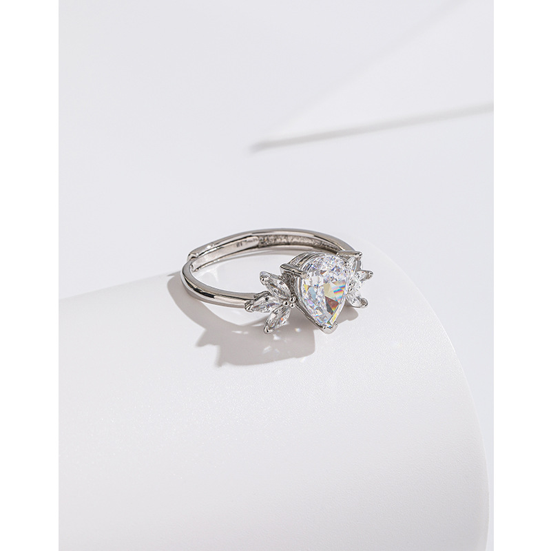 S925 plata esterlina de alto carbono diamante cuadrado bolsa diamante anillo de luz de lujo alto sentido nicho diseño diamante incrustado hielo flor corte anillo para las mujeres