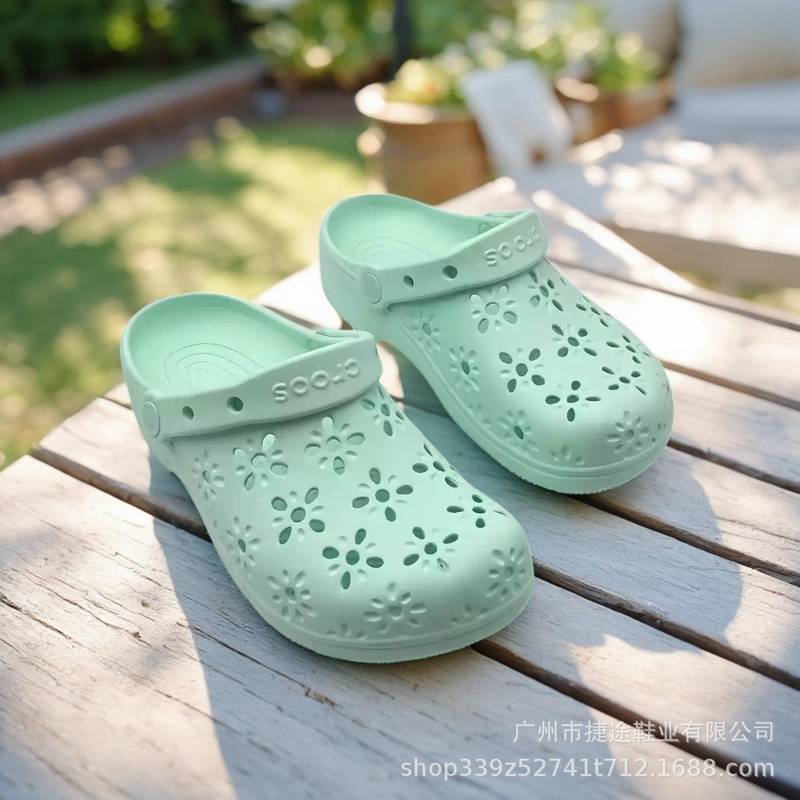 2026 New Classic Flower-Patterned Perforated Shoes, Comfortable, Non-Slip, Breathable, Long-Wearing Without Tiring the Feet, Parent-Child Style Sandals Wholesale