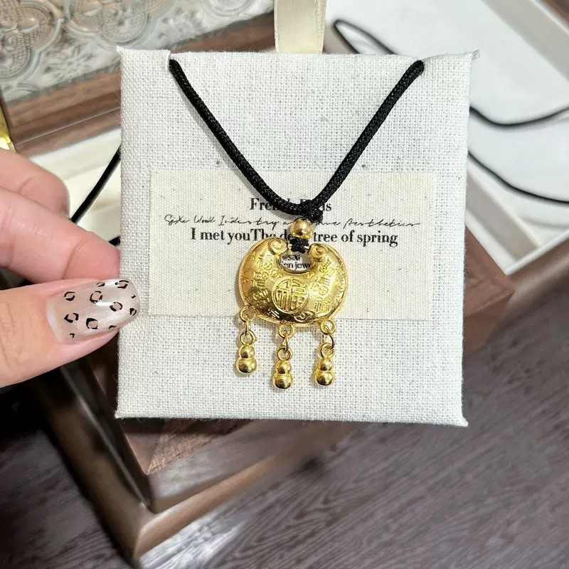 Ventas al por mayor en caliente nuevo collar de bloqueo de seguridad chino estilo antiguo femenino estilo de alta calidad collar tejido a mano estilo nacional personalidad