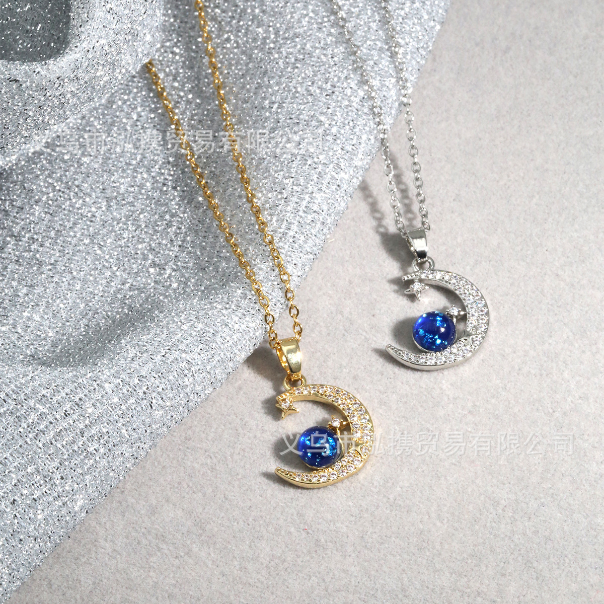 Fresh fashionable pendant with zircon