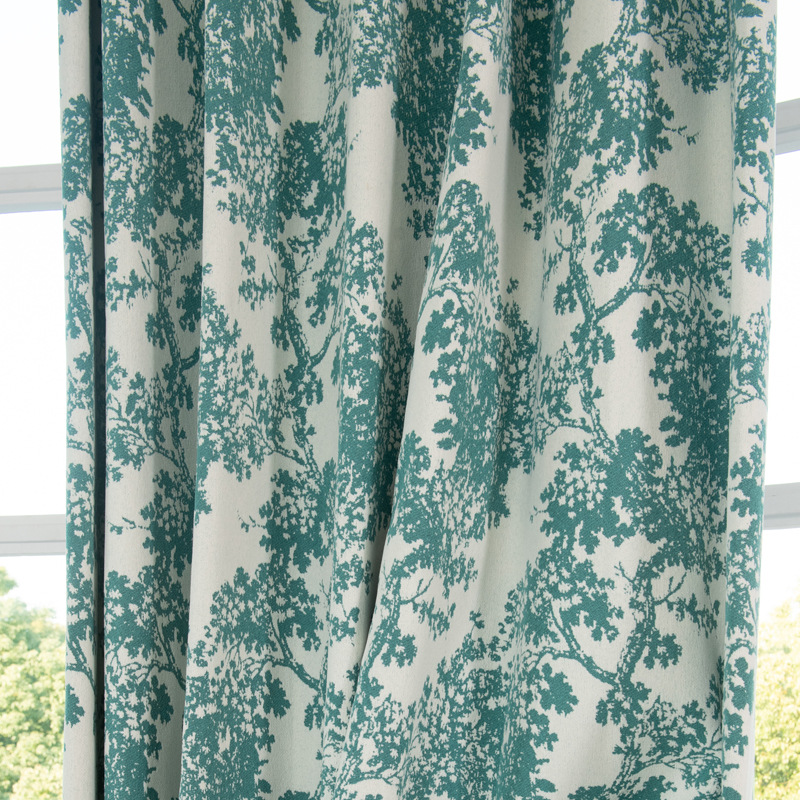 녹색과 흰색 베이베리 나무