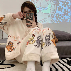 2024秋冬の新型女性パジャマとベルベットの厚手フランネルアニメの大星家服2点セット