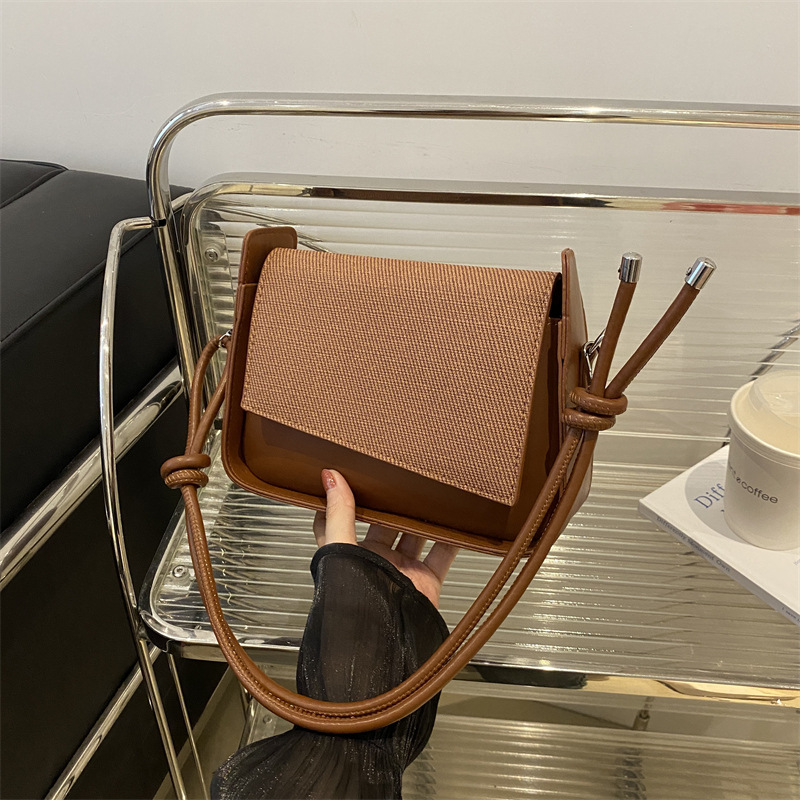 Bolsos de brazo de textura coreana retro para mujeres 2024 otoño nuevo nicho de moda de gran capacidad bolso de hombro