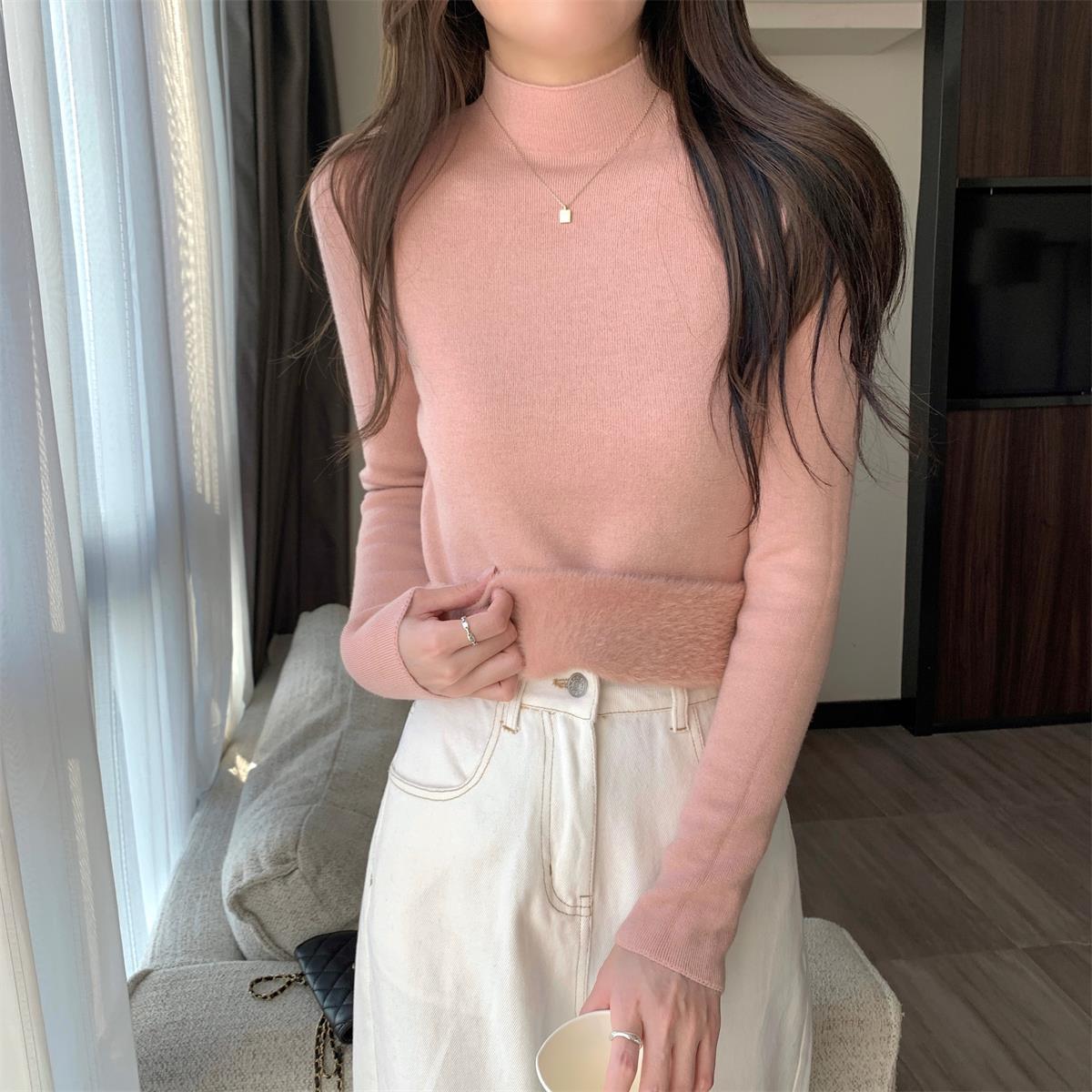 카키 하프 터틀넥 니트 스웨터 여성 원피스 벨벳 2024 년 가을과 겨울 새로운 스타일 탑 기모 여성용 두꺼운 베이스 셔츠