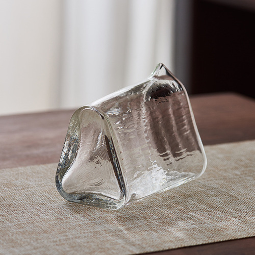 Lingyun triangle glass fair cup high-end handmade thickened high temperature resistant tea cup Kung Fu tea set tea divider tea sea