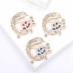 Japanese and Korean creative high-end enamel drip oil feather flower brooch, elegant temperament suit coat accessory pin wholesale