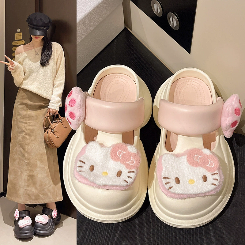 Симпатичная женщина носит нескользкие туфли с толстым дном на улице летом