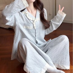 韓国insさんの新商品レースは甘いレースをつなぎ合わせて優しい花が咲いています。
