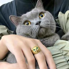 Cat-shaped emerald ring for women, Instagram-style minimalist design, 18K gold-plated with diamond inlay, French vintage textured engraving, versatile and all-match.