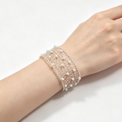 Starry sky imitation pearl lace bracelet for women, cool and elegant, light luxury, niche, exquisite, high-end fashion design jewelry