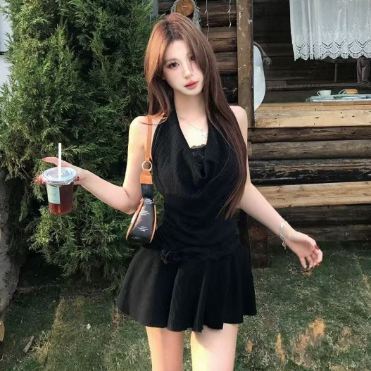 Purely Sexy Backless Low-Cut Lace Black Halter Dress for Women, Hot Girl Style Waist-Cinching Dress