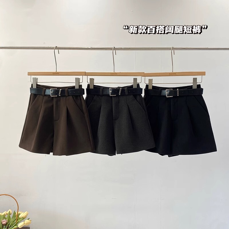 Plus-Size Wide-Leg Shorts for Women, Spring and Autumn, Paired with Sweaters, Woolen Pants, Straight-Leg Leggings, Hip-Covering, Slimming Boot Shorts, Trendy