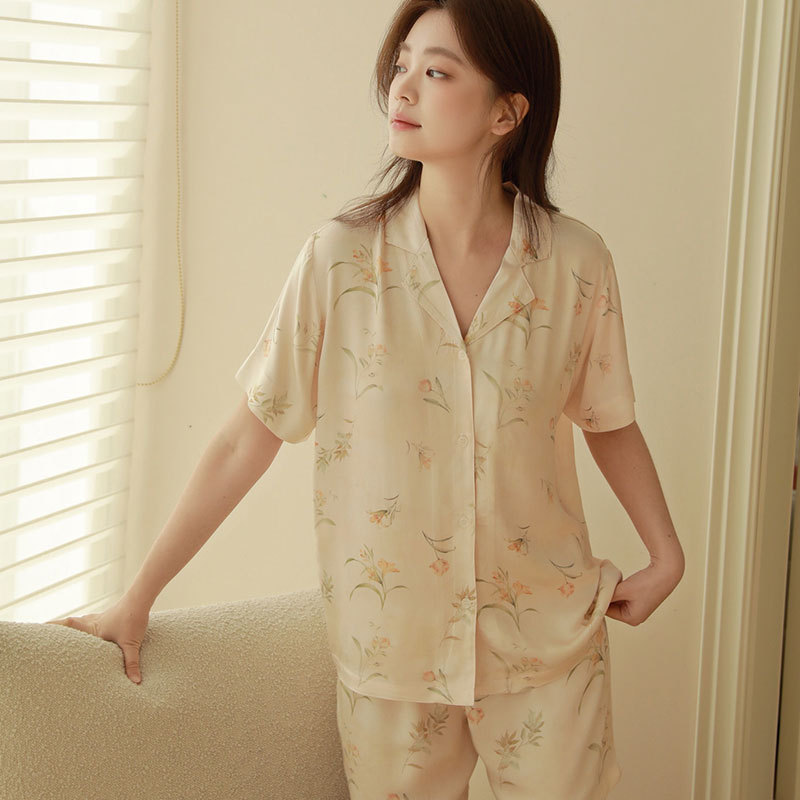 26Th Summer New Product Rayon Satin Warm-Toned Floral Print Lapel Loose Short-Sleeved Shorts Home Wear Set 26Th Summer New Product Rayon Satin Warm-Toned Floral Print Lapel Loose Short-Sleeved Shorts Home Wear Set