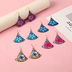 まるで香児の国境を越えたイヤリング秋冬の三角イチョウの葉扇形アクリルイヤリング五葉花水滴インド