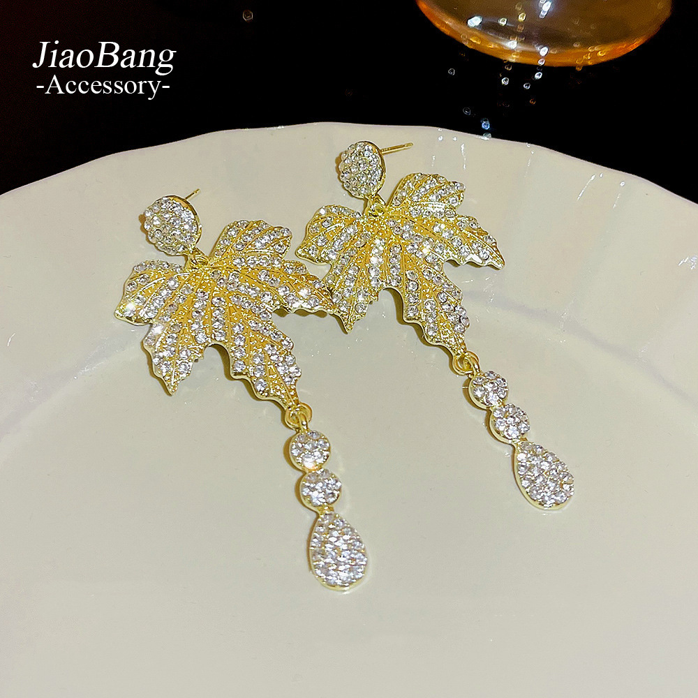 Aguja de plata Moda europea y americana Pendientes de hoja de diamante con microincrustaciones Pendientes de borla exagerada Pendientes de sentido avanzado de temperamento largo Mujeres