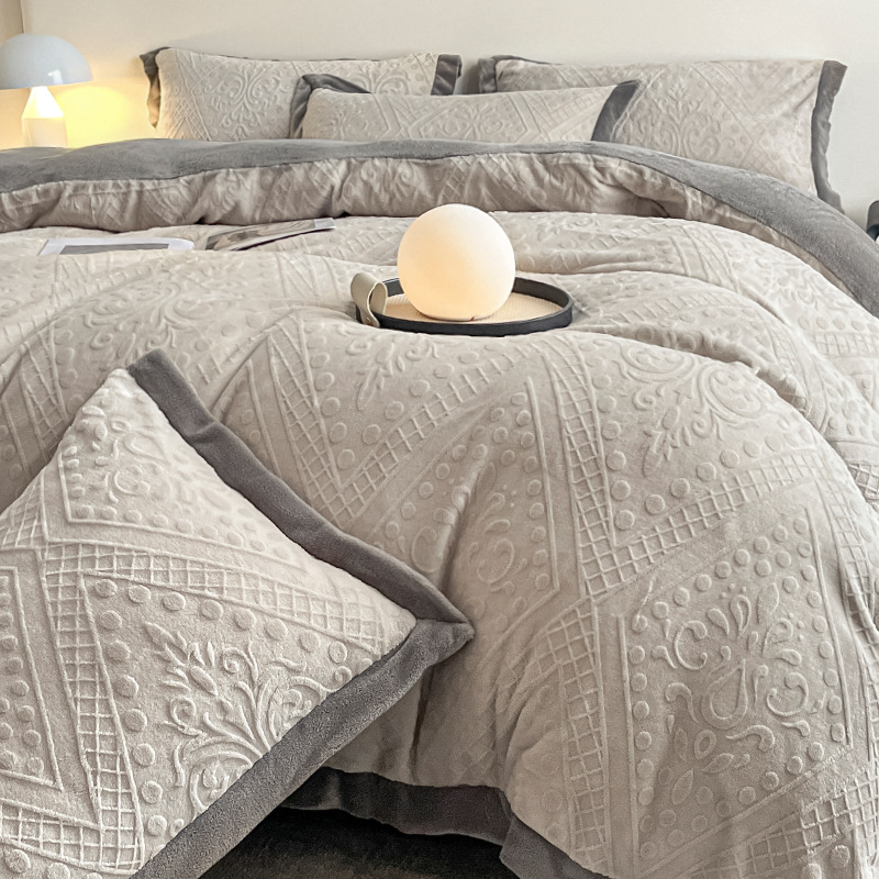 Luz de lujo tallado de leche de seda de cuatro piezas en invierno engrosado cálido coral edredón sábanas de peluche de tres piezas