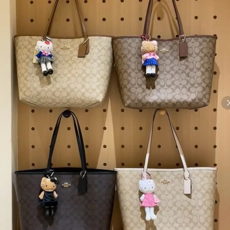 Kou C's New City33 Tote Bag with Magnetic Buckle, Classic Monogram, Large Capacity Shoulder Bag for Commuting Kou C's New City33 Tote Bag with Magnetic Buckle, Classic Monogram, Large Capacity Shoulder Bag for Commuting