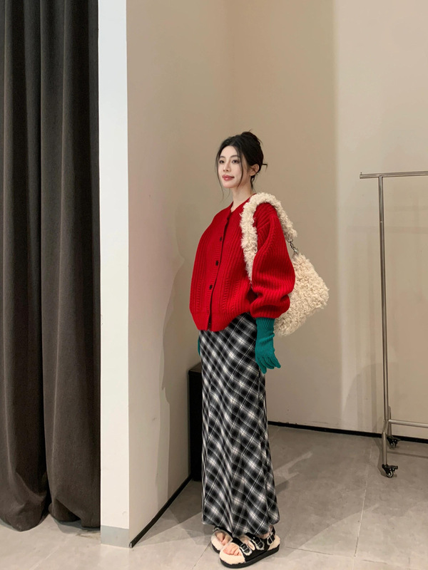 2025新年红色软糯纽扣开衫毛衣女秋冬新款宽松慵懒百搭针织外套潮|undefined