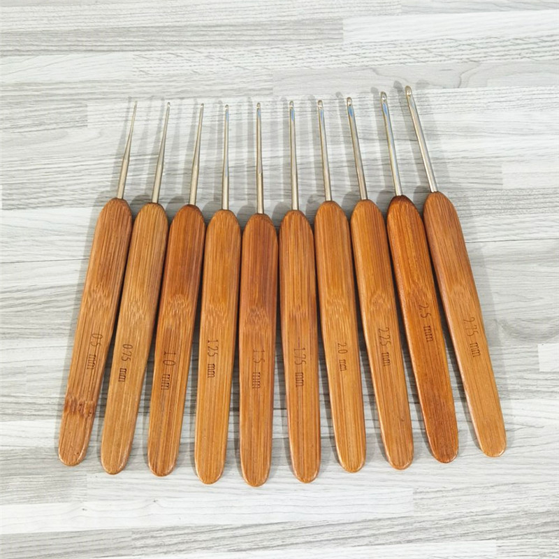 Juego de 10 piezas de crochet con mango de bambú profundo 0.5-2.75