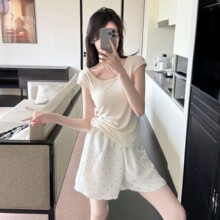 �nϵins˯��Ů�ļ���ɫ�A�IĪ����������Ӷ�ѝ���؉|¶���Ҿӷ�