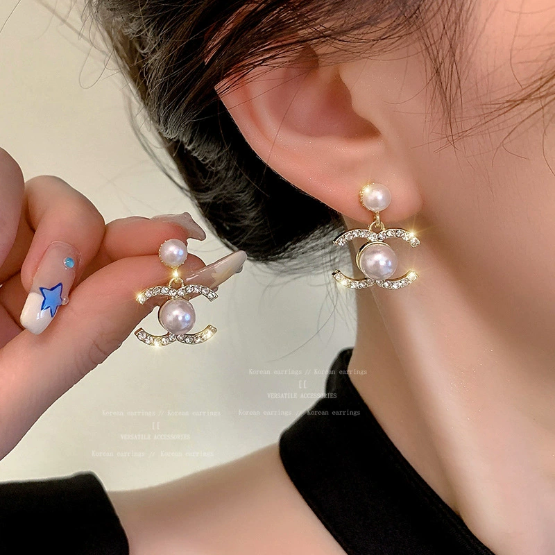 Серьги, серебряный штифт, в стиле Шанель, серебро 925, легкая роскошь, высокое качество