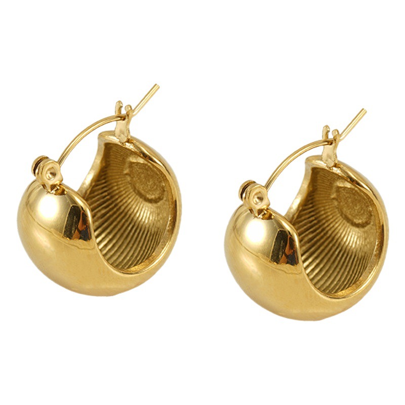 Pendientes de acero inoxidable esféricos retro de moda europea y americana Pendientes de acero inoxidable huecos de tipo C Pendientes de estilo de oro de 18 quilates