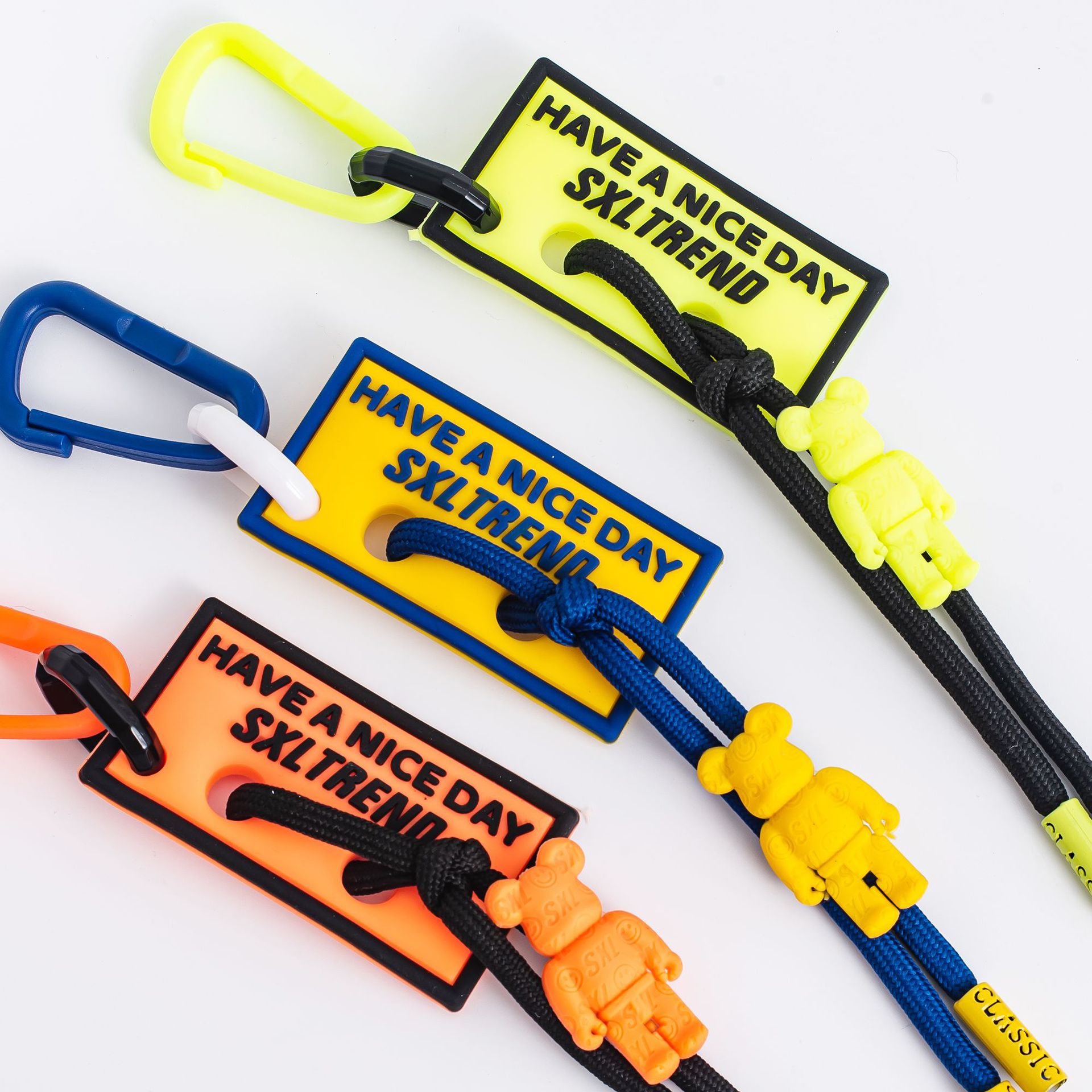 挂件长方立体两孔站立熊绳子4