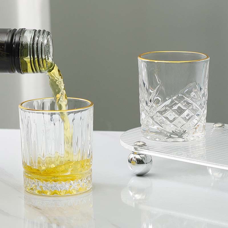 Dos o dos vasos de vino blanco, vasos de vidrio tallados con patrón de diamante, vasos de licores caseros, vasos de vino de estilo nórdico, vasos de vino pequeños