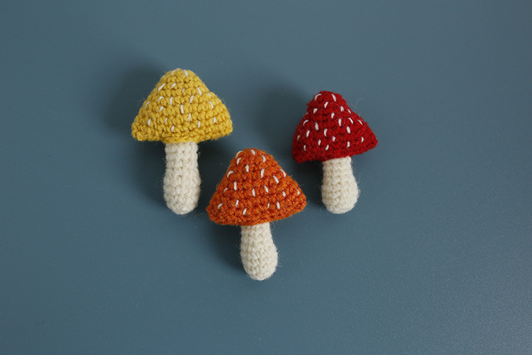 10g Weight Brooches Classification Cute Pin Mushroom Yarn Knitting Women's Brooches 1 Piece