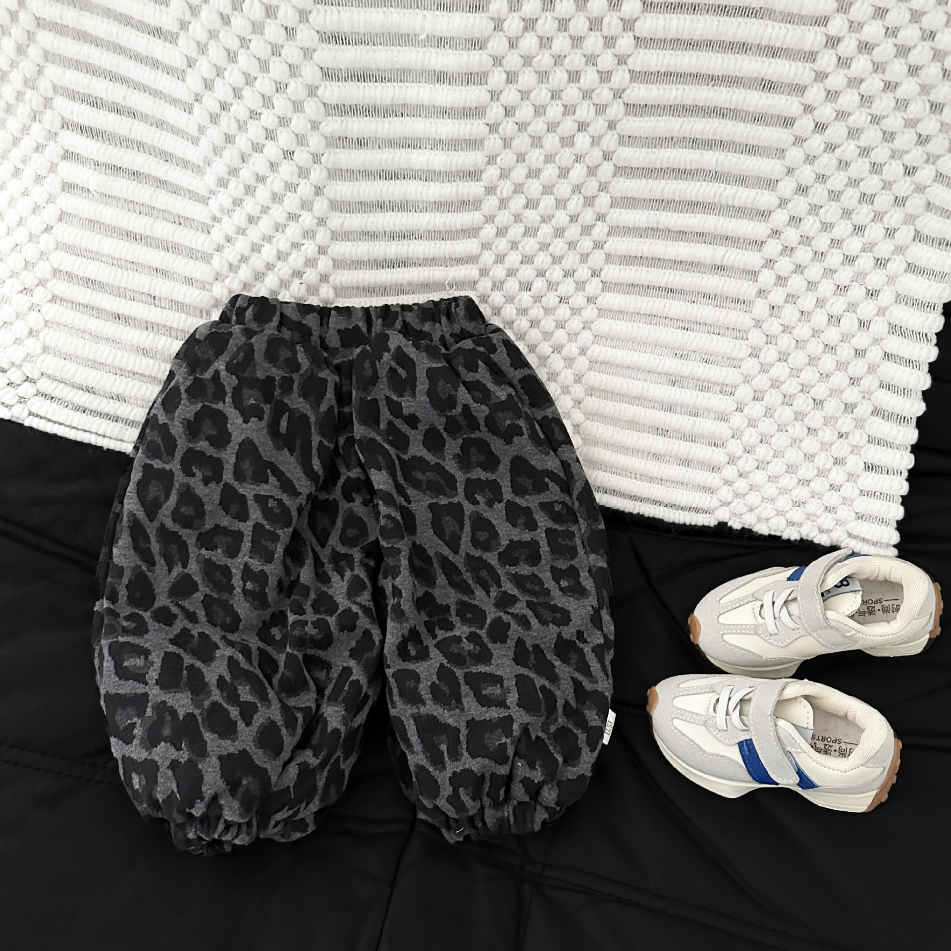 秋冬季男女宝宝洋气豹纹加绒束脚裤韩版婴幼儿时髦保暖灯笼裤长裤