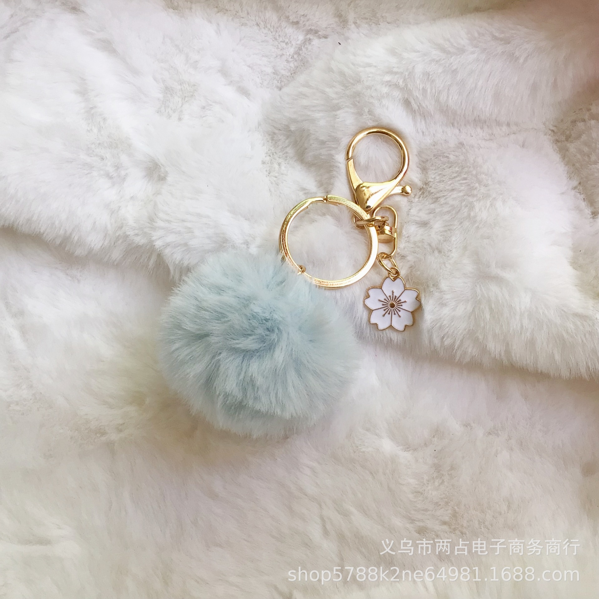 Spot aleación transfronteriza gota aceite flor de cerezo colgante llavero colgante de bola de pelo 5cm imitación conejo rex bola de pelo colgante de flor de durazno