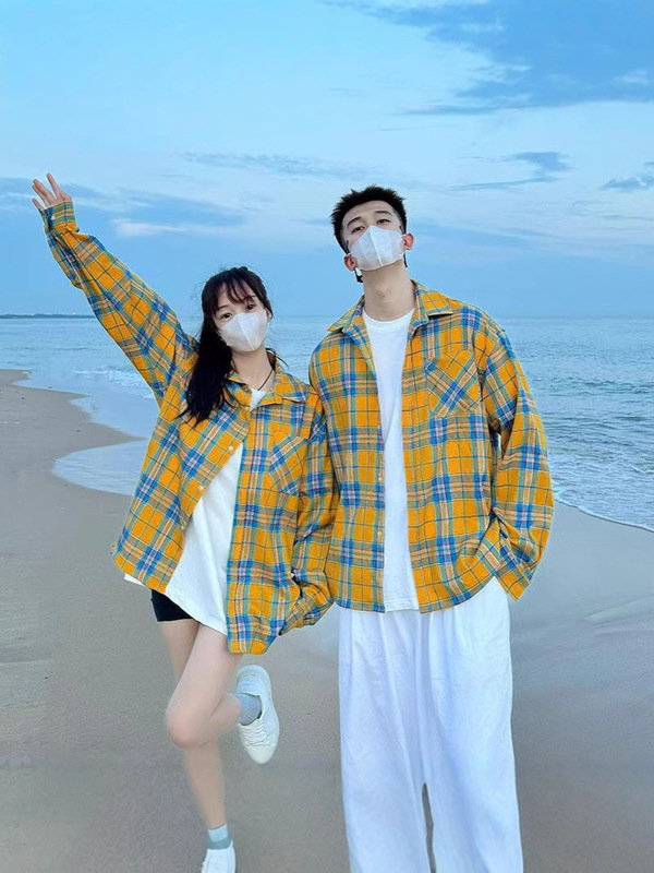アメリカのレトロな黄色の格子のシャツの女性の春と秋の長袖のシャツのゆったりしているカップルのカジュアルな上着のコートのデザイン感|undefined