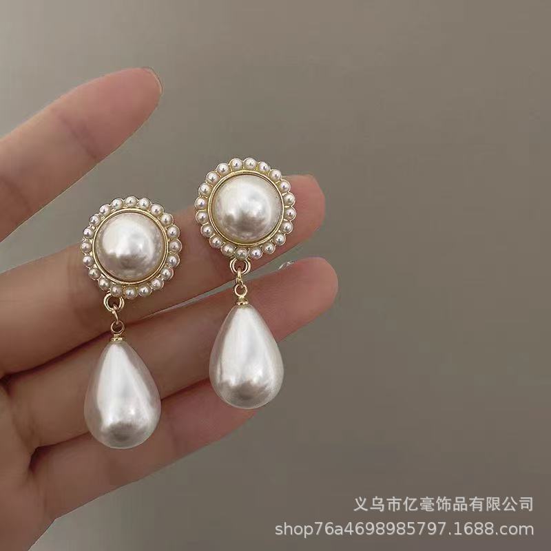 S925 Pendientes de perlas de temperamento Pendientes de lujo ligero de alta gama Pendientes al por mayor y al por menor transfronterizos Mujeres