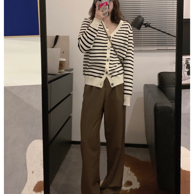The new autumn style is soft and can be worn alone or layered. It features classic stripes and is a cozy knitted striped cardigan sweater jacket The new autumn style is soft and can be worn alone or layered. It features classic stripes and is a cozy knitted striped cardigan sweater jacket