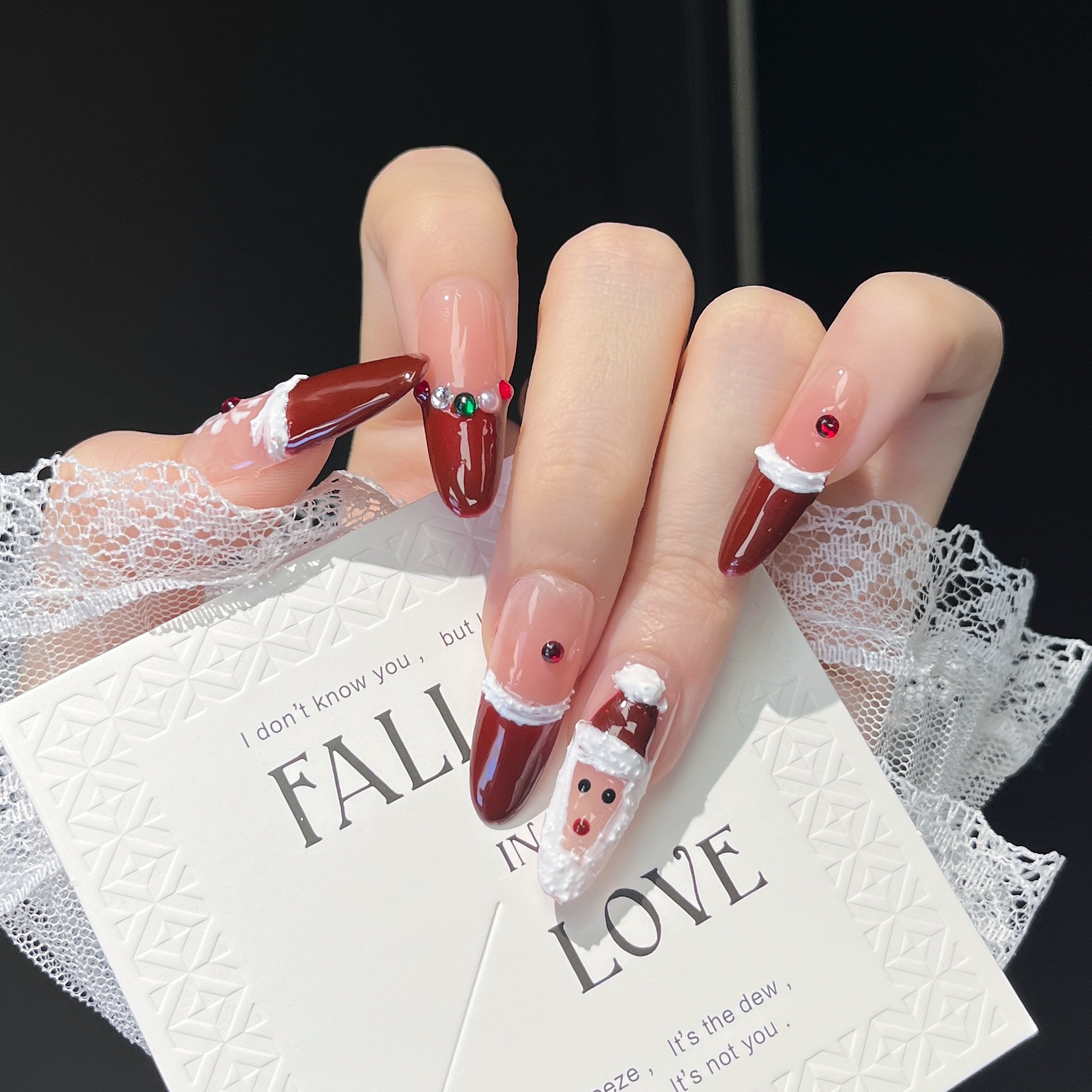 Papá Noel francés rojo puro hecho a mano usa piezas de uñas de uñas parches de uñas acabados falsas uñas ovales